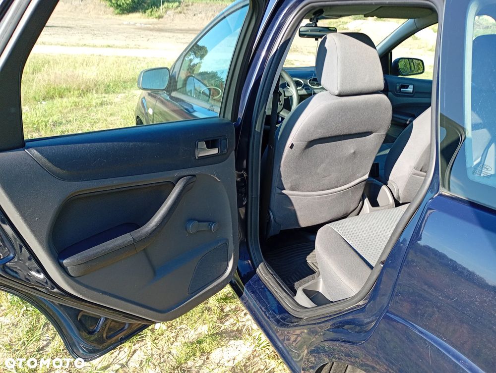 Ford Focus 1.6 Ambiente - 14
