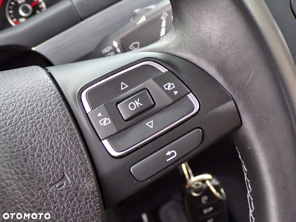 Volkswagen Touran 2.0 TDI DPF STYLE - 21