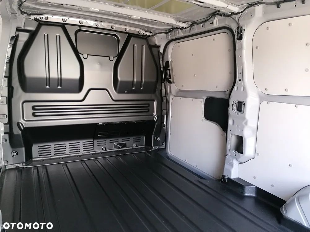 Ford CUSTOM VAN LIMITED - 12
