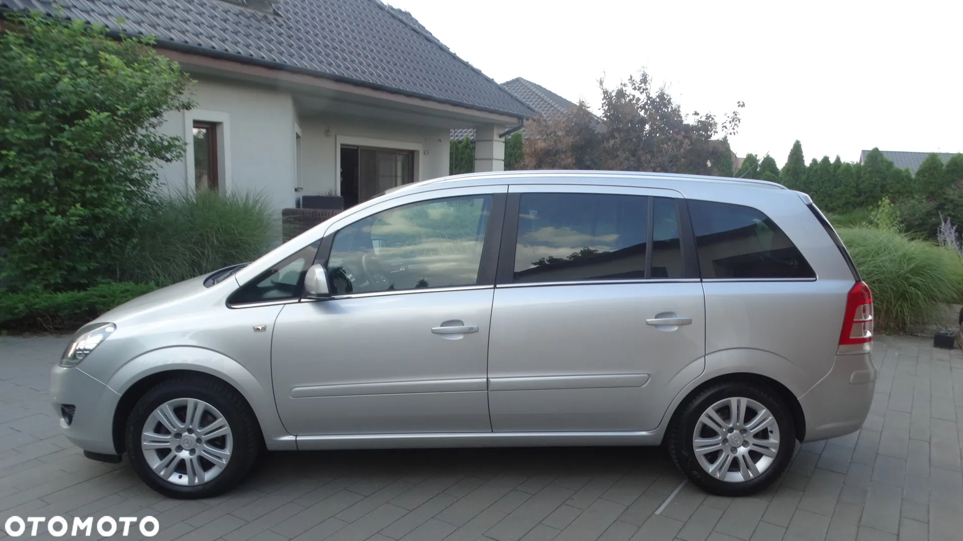 Opel Zafira 1.8 Cosmo - 9