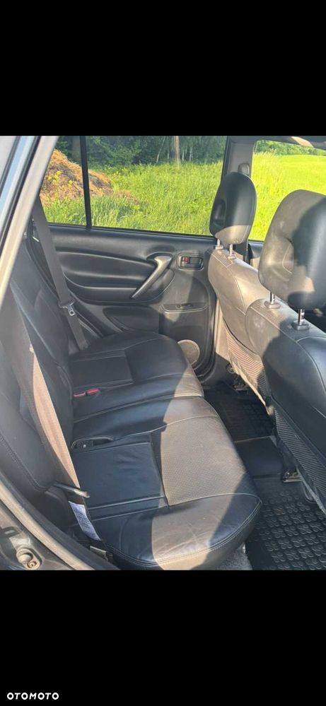 Toyota RAV4 - 8