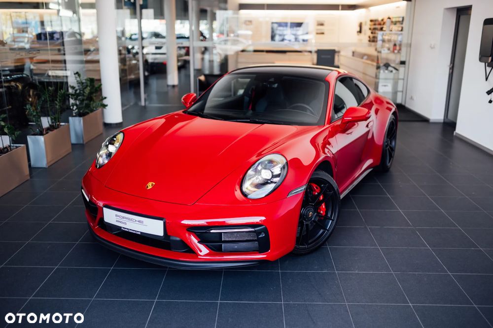Porsche 911 Carrera 4 GTS - 4