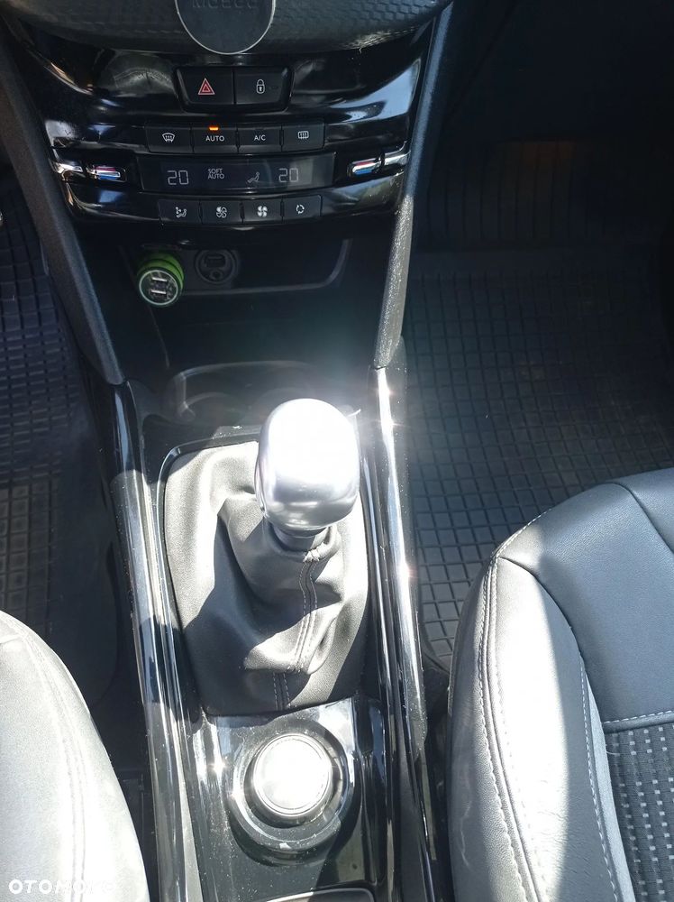 Peugeot 2008 - 10