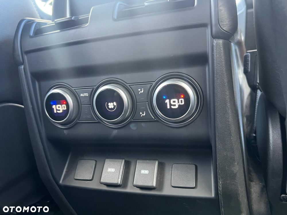 Land Rover Defender 3.0 D300 mHEV X-Dynamic HSE - 11