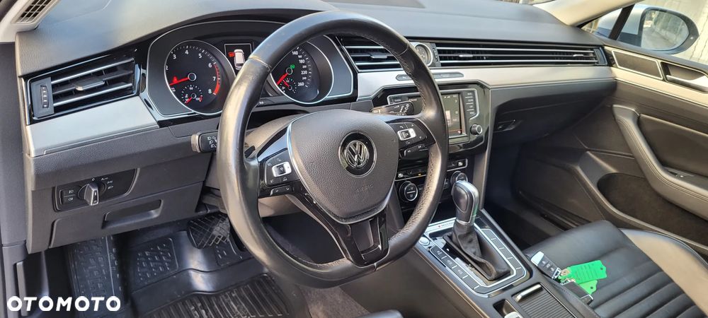 Volkswagen Passat - 12