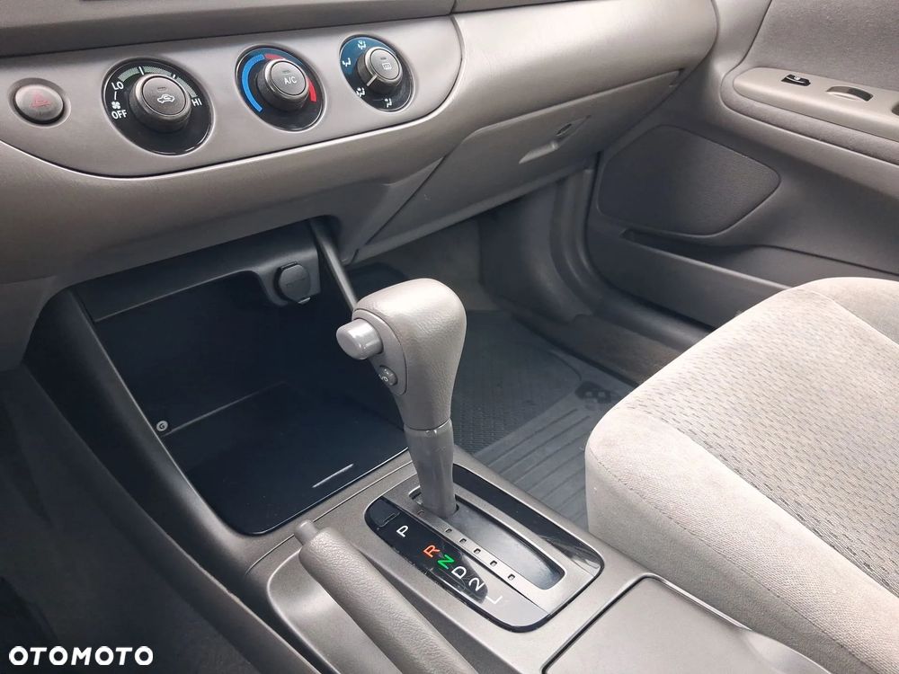 Toyota Camry 2.4 XLE - 39