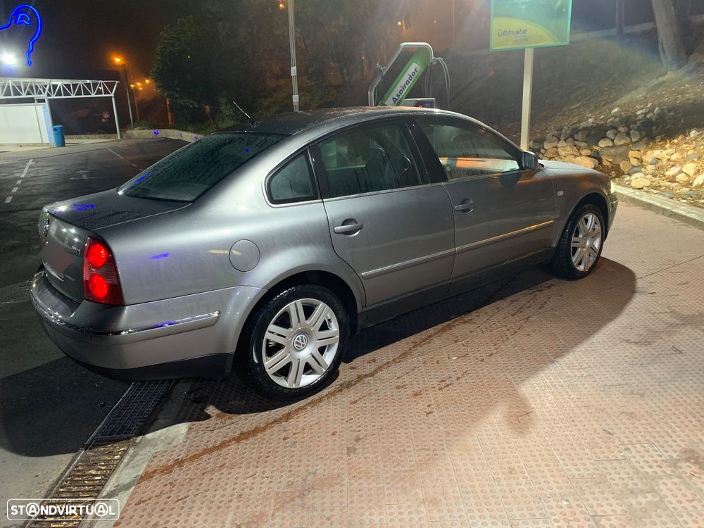 VW Passat 1.9 TDi Highline - 4