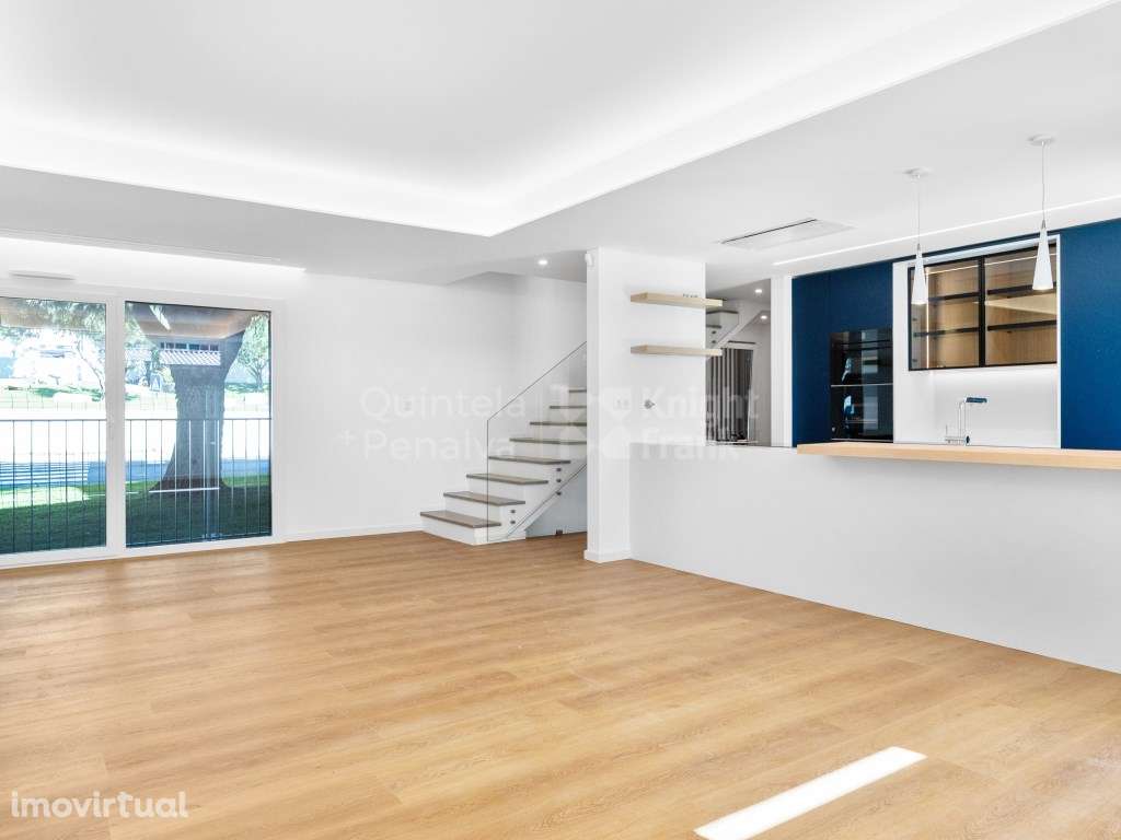 Moradia T4+1 com estacionamento e terraços - Grande imagem: 3/45