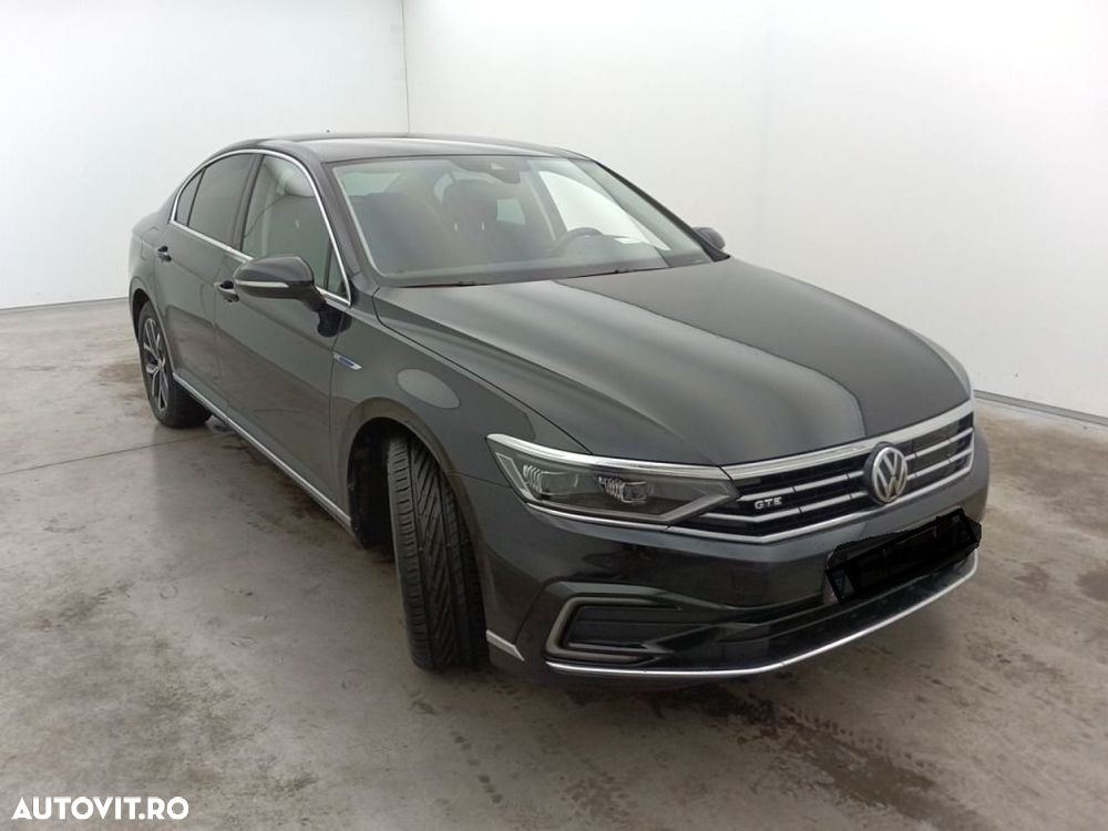 Volkswagen Passat - 1