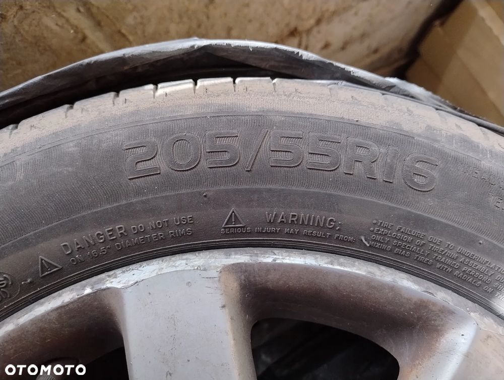 Volkswagen Touran 2.0 TDI Highline - 13