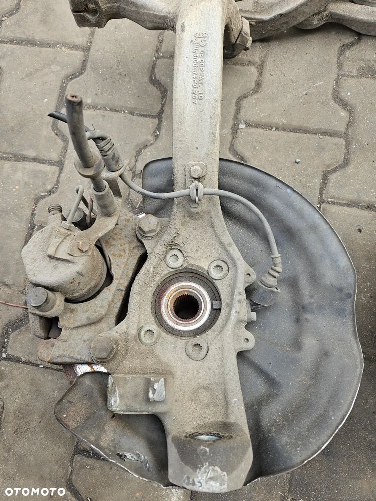 Audi A6 C6  2.0 TDI  zwrotnica piasta przód przednia prawa lewa 4F0258 4F0257 - 2