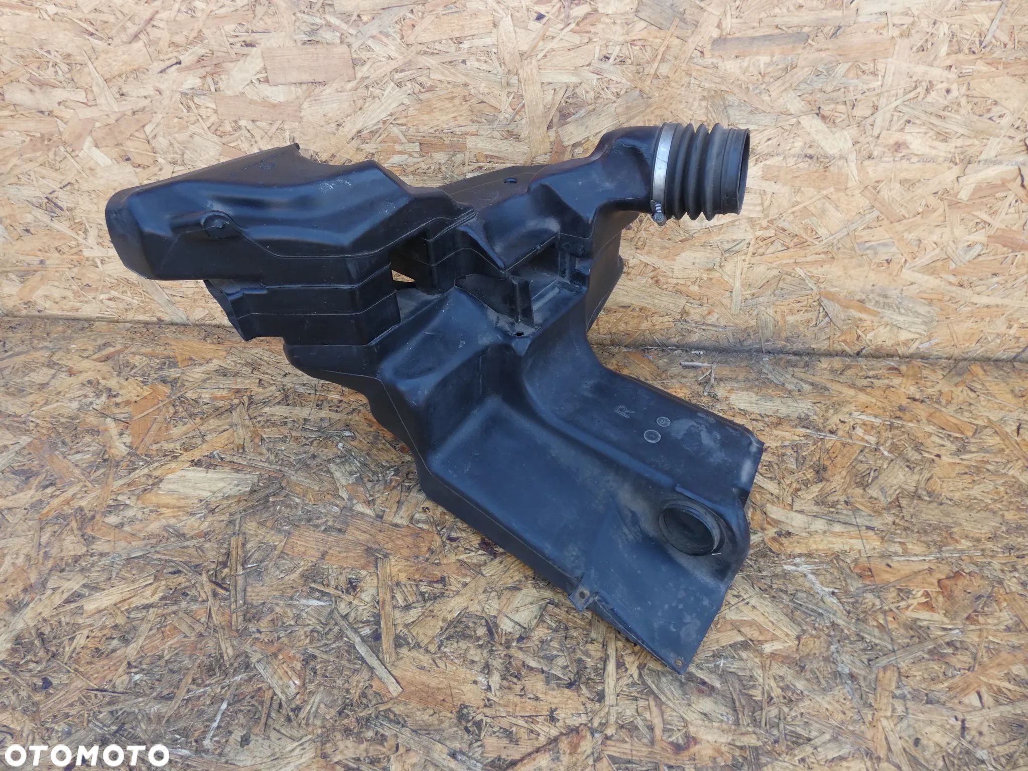 BMW E31  WLOT KANAŁ  POWIETRZA  PRAWY - 1
