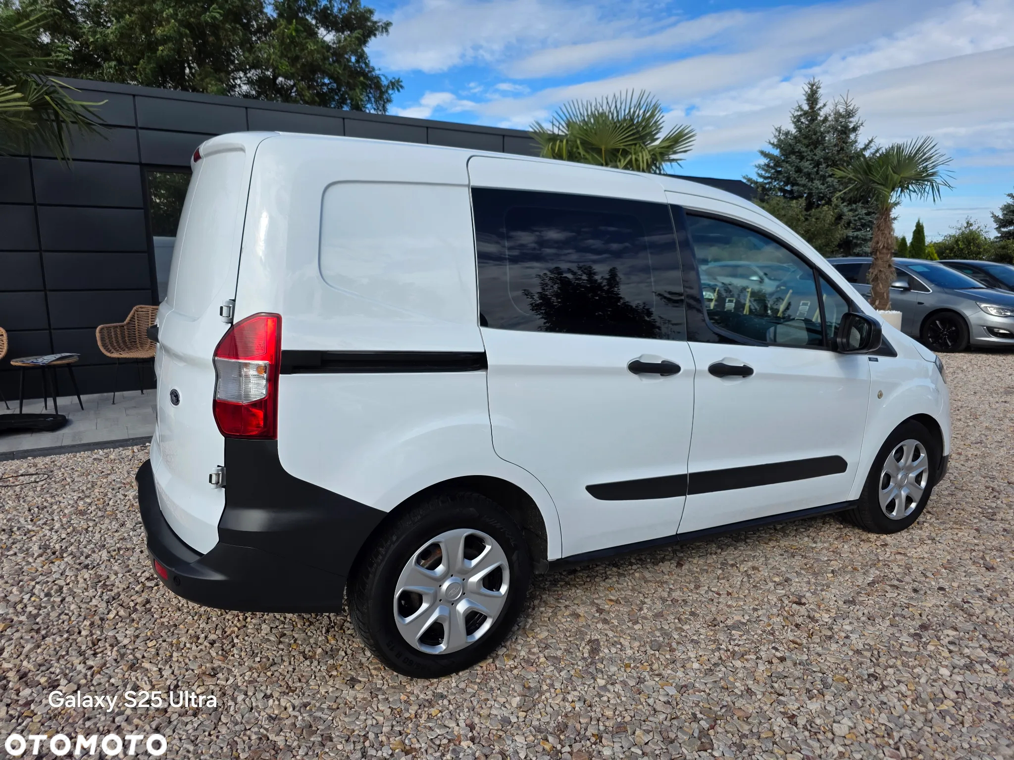 Ford Transit Courier - 11
