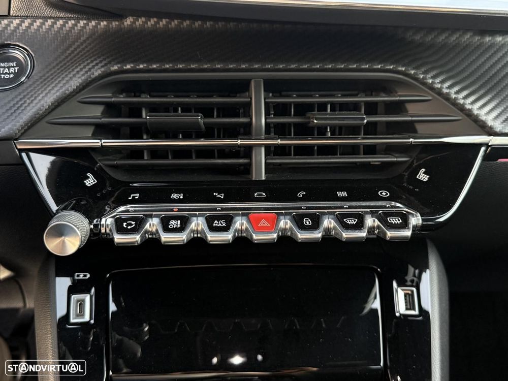 Peugeot e-208 GT - 35