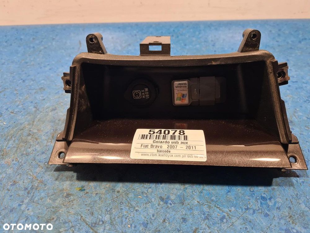 FIAT BRAVO II SCHOWEK GNIAZDO USB AUX 735431190 - 1