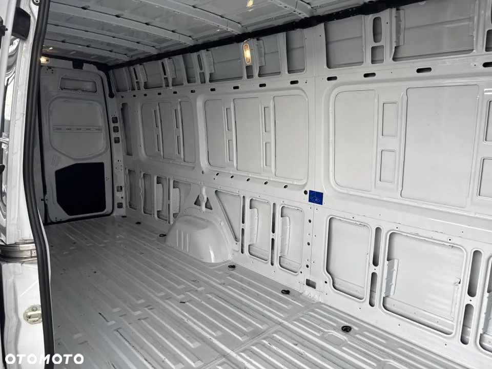 Mercedes-Benz Sprinter - 21