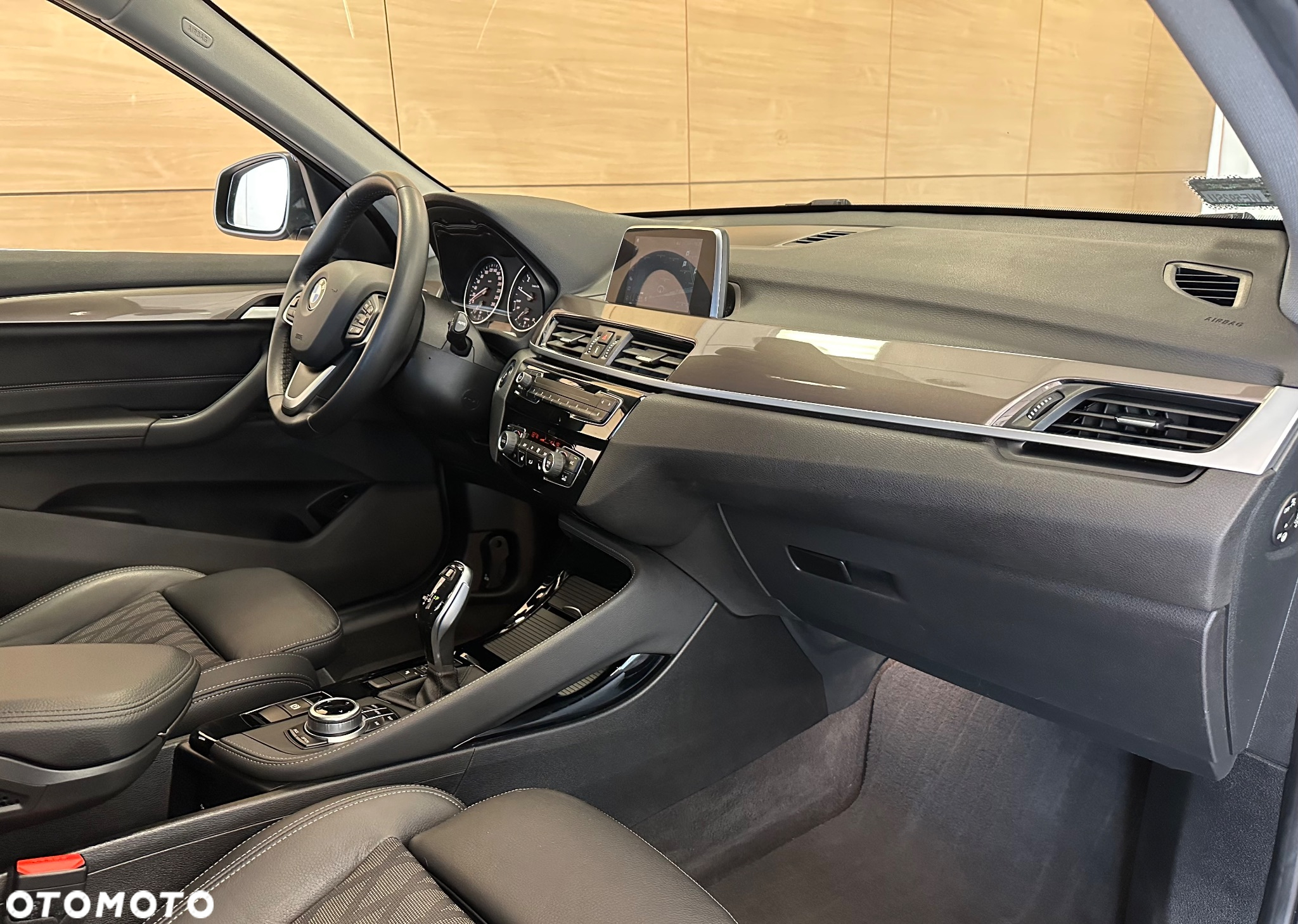 BMW X1 sDrive18i xLine - 8