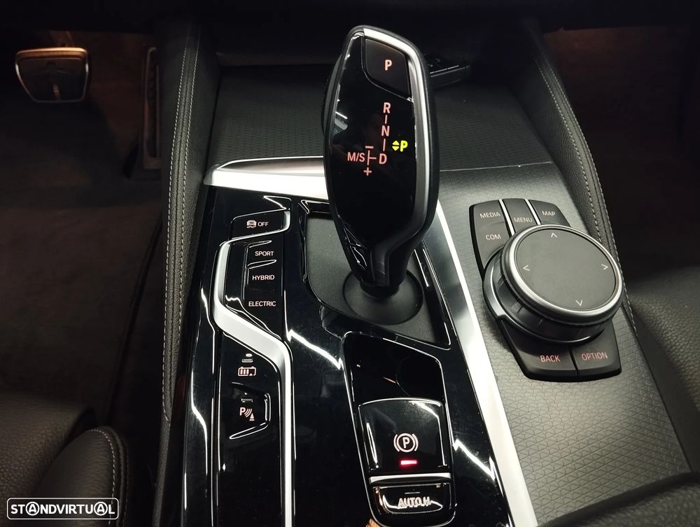 BMW 520 e Pack M - 38