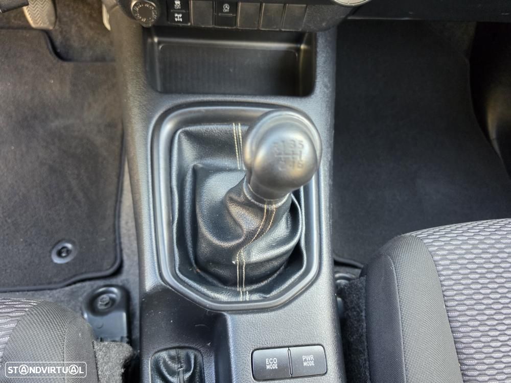 Toyota Hilux 2.4 D-4D 4WD CE 3L - 16