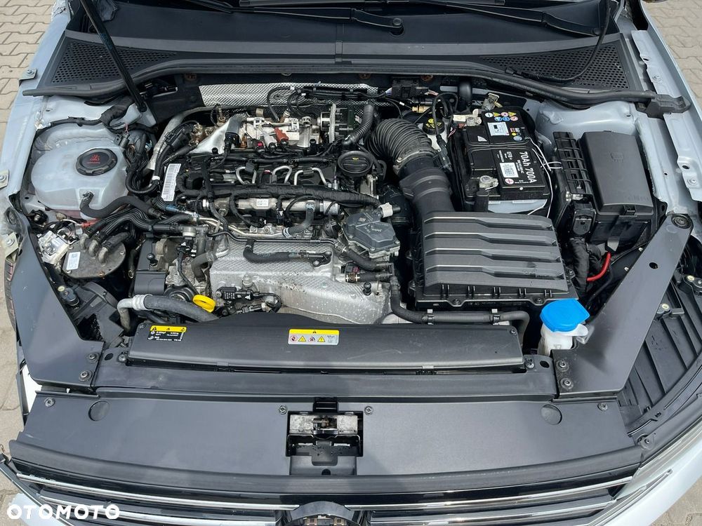 Volkswagen Passat Variant 2.0 TDI SCR DSG Conceptline - 17