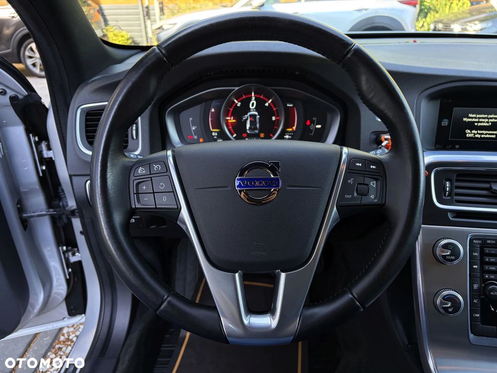 Volvo V60 Cross Country - 22