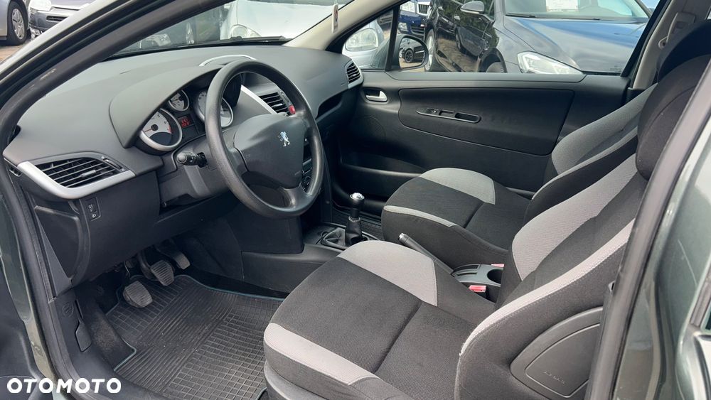 Peugeot 207 1.4 16V Presence - 22