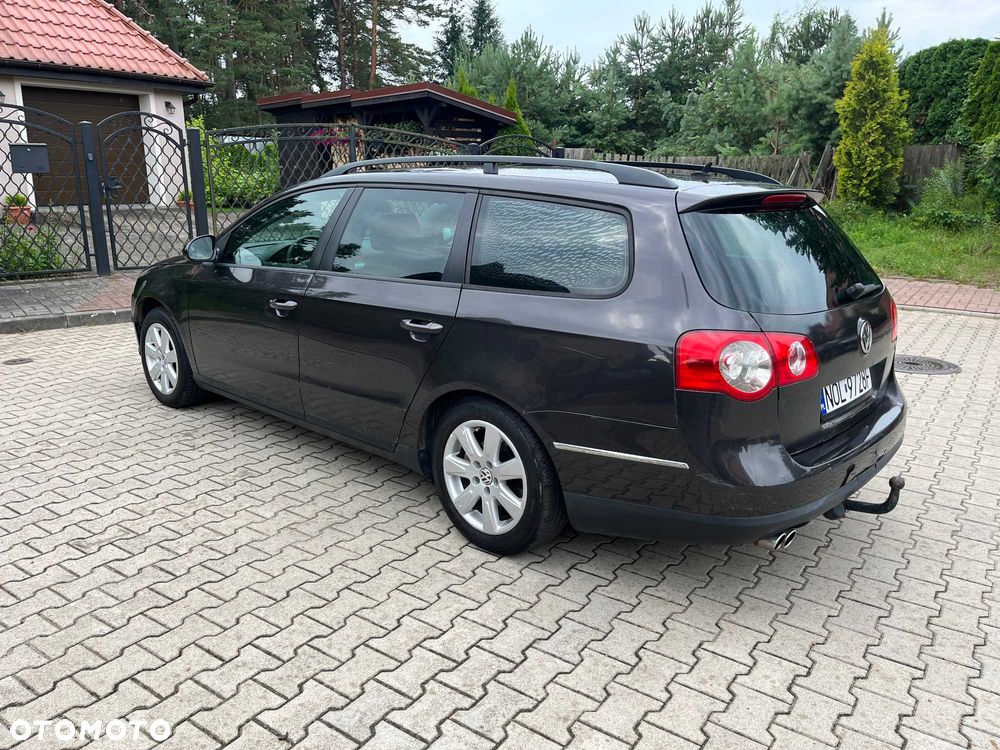 Volkswagen Passat - 4