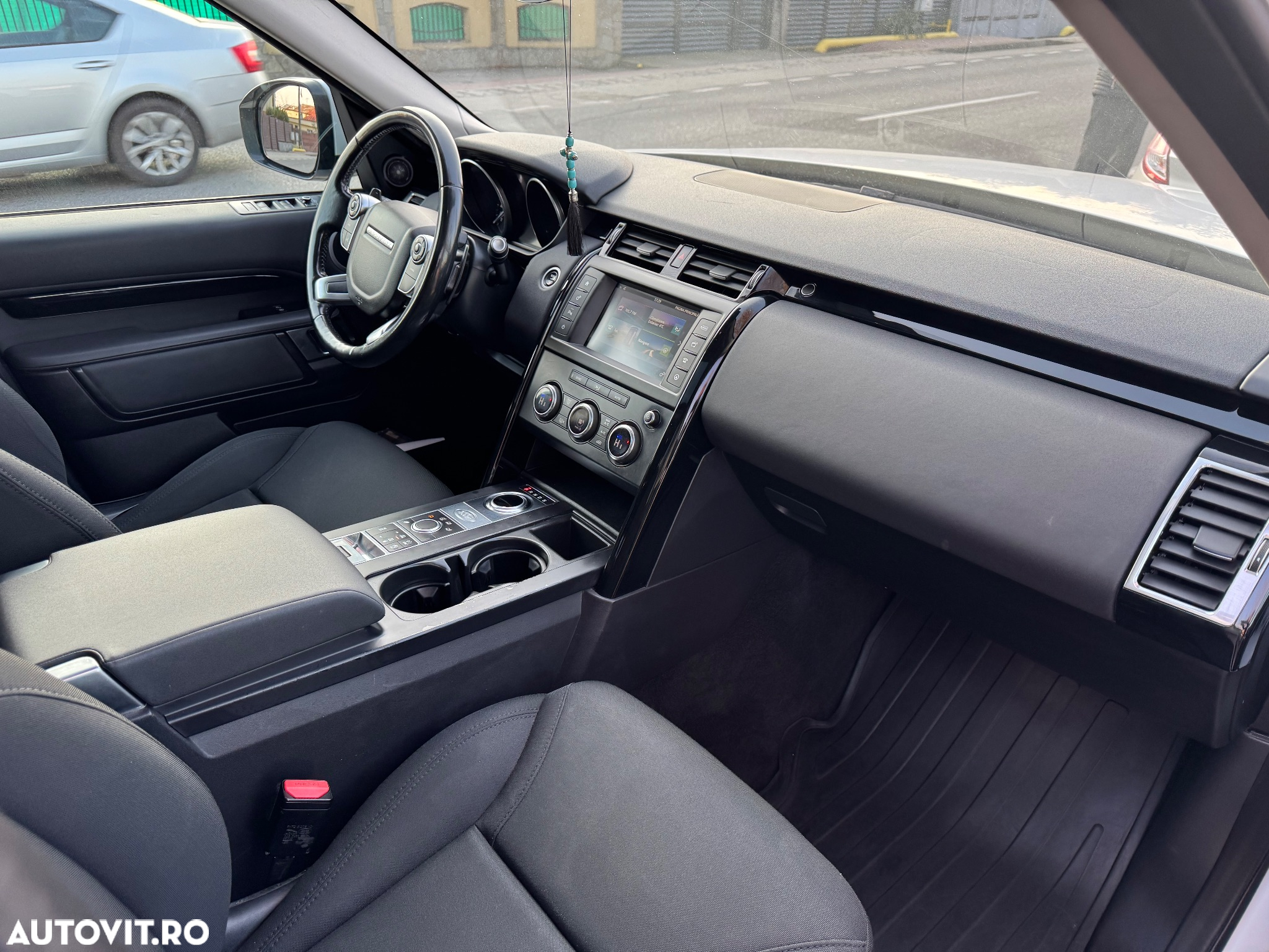 Land Rover Discovery 2.0 L TD4 SE - 11