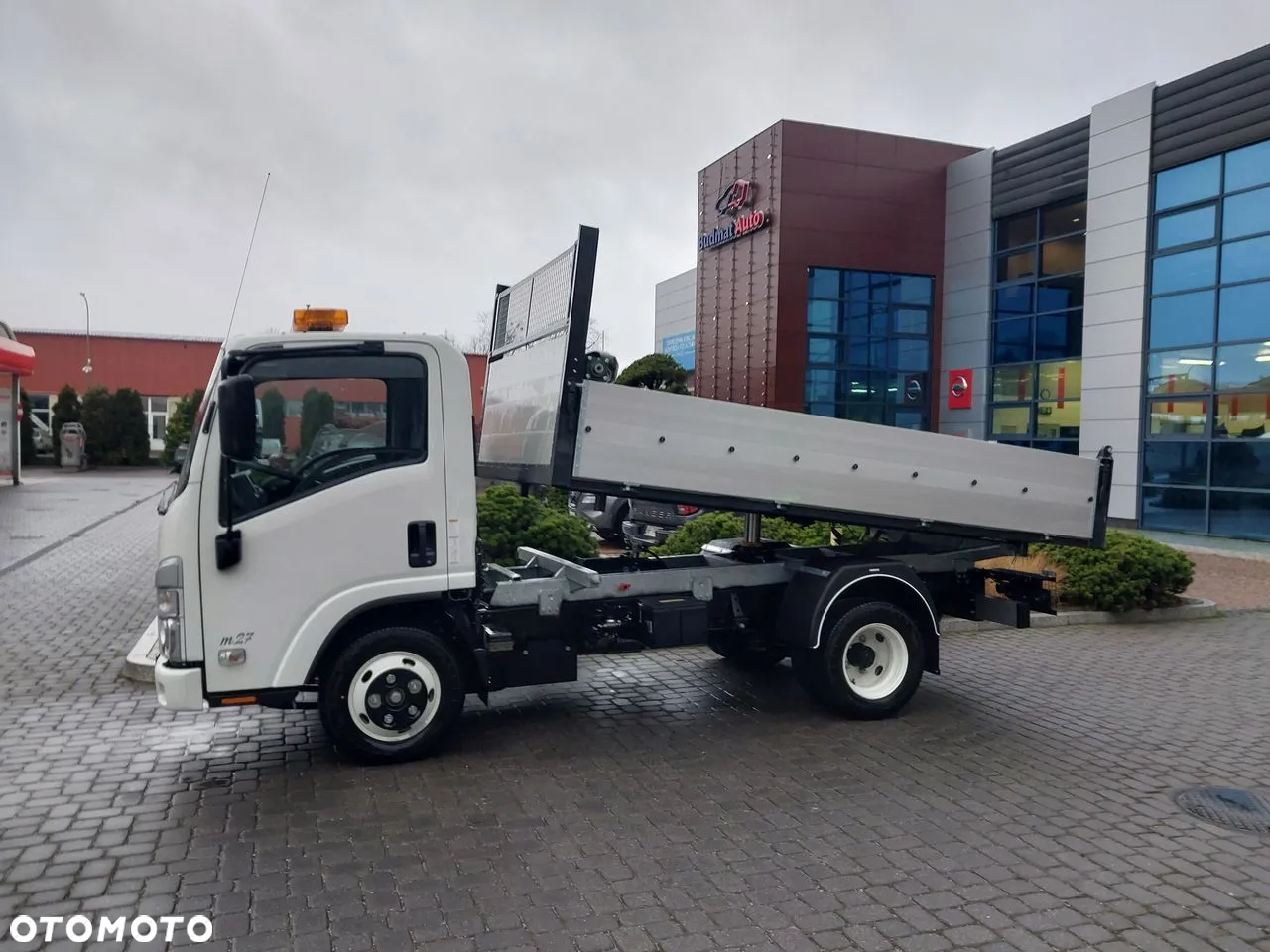 Isuzu M27 - 7