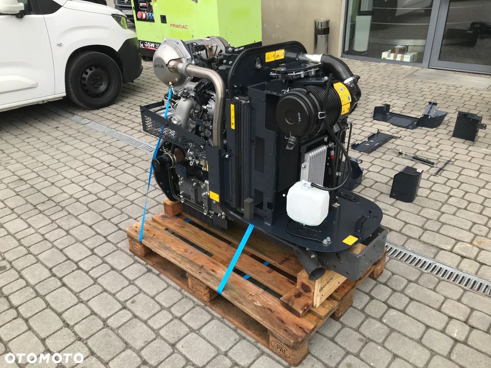 SILNIK ISEKI E4FH 36kW 27000netto MASSEY FERGUSON 2800 E 1800 E 2800 M - 5