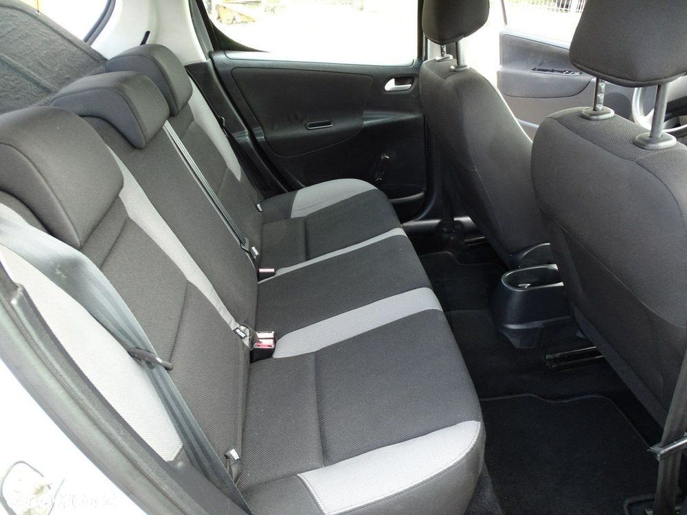 Peugeot 207 - 11