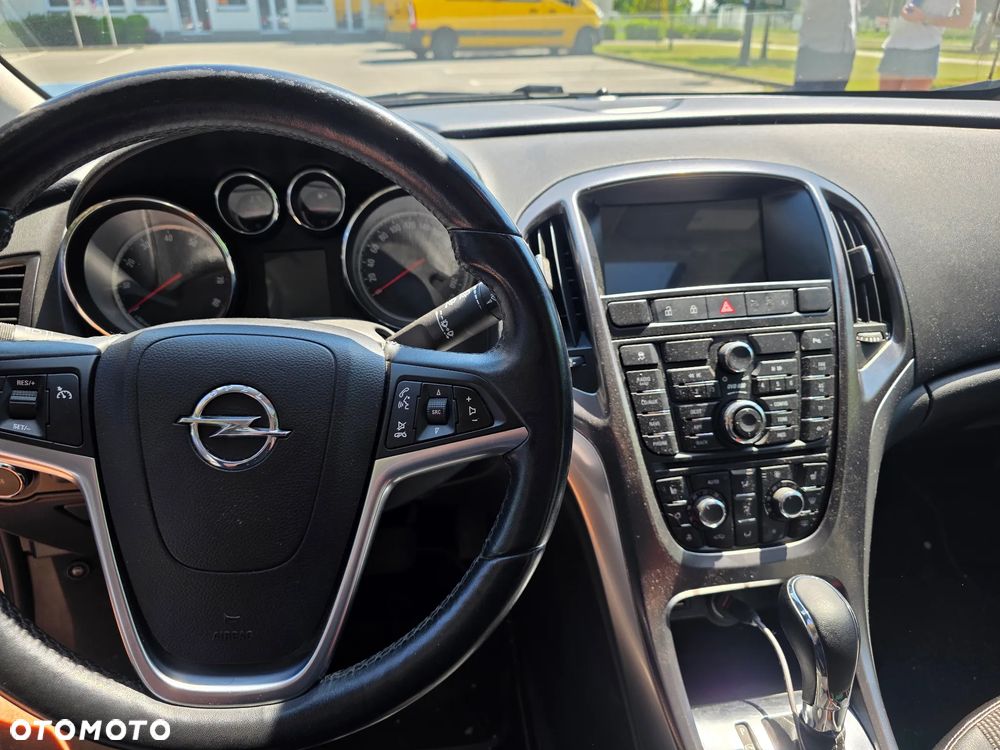 Opel Astra 1.6 T Cosmo - 7