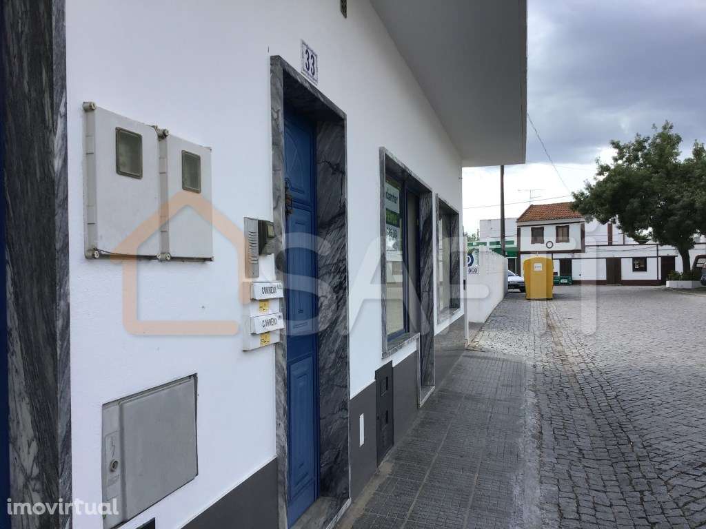 Arrenda-se Espaço Comercial (98m2 a 310m2), na Bela e Simpática Ald... - Grande imagem: 2/19