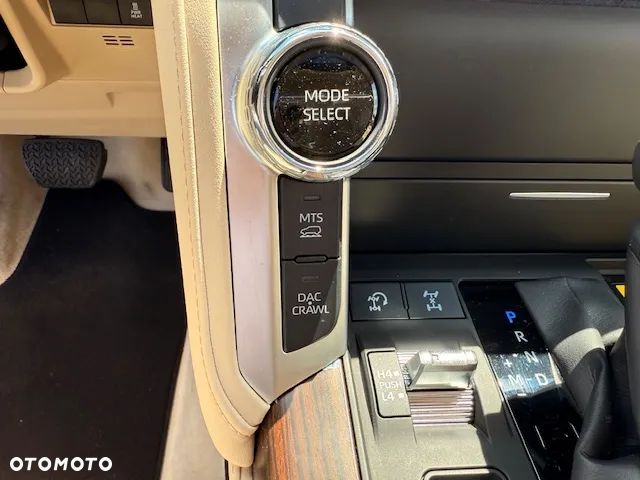 Toyota Land Cruiser - 20