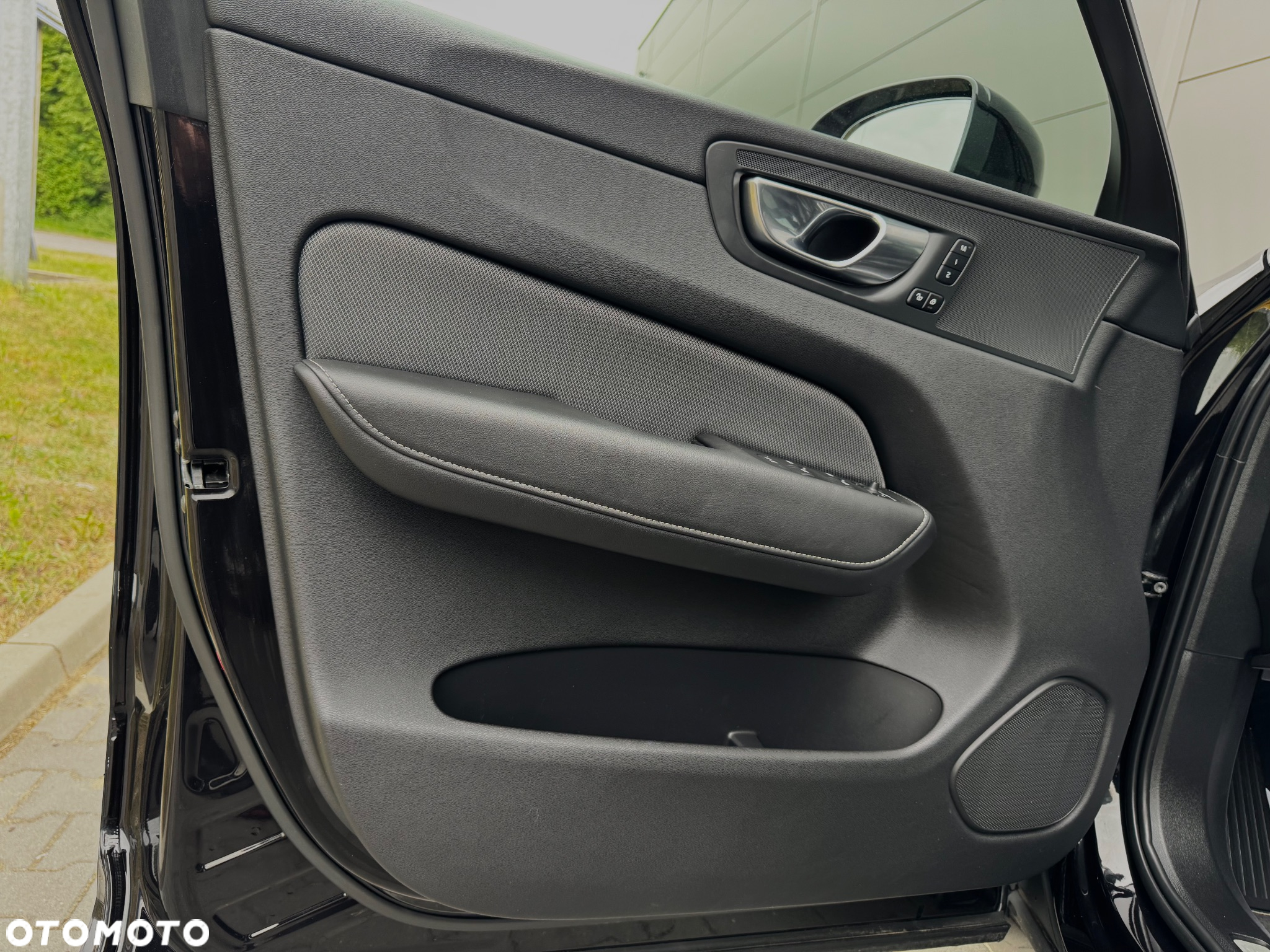Volvo XC 60 D4 R-Design - 26