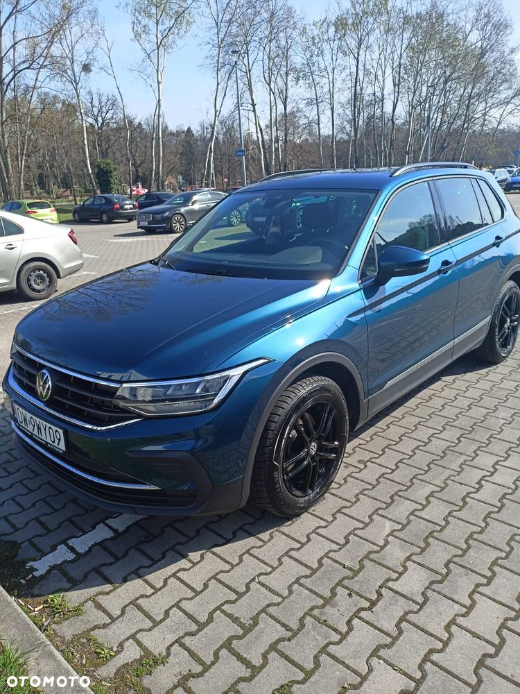 Volkswagen Tiguan - 1