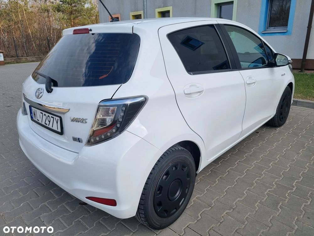 Toyota Yaris Hybrid 100 Life - 26