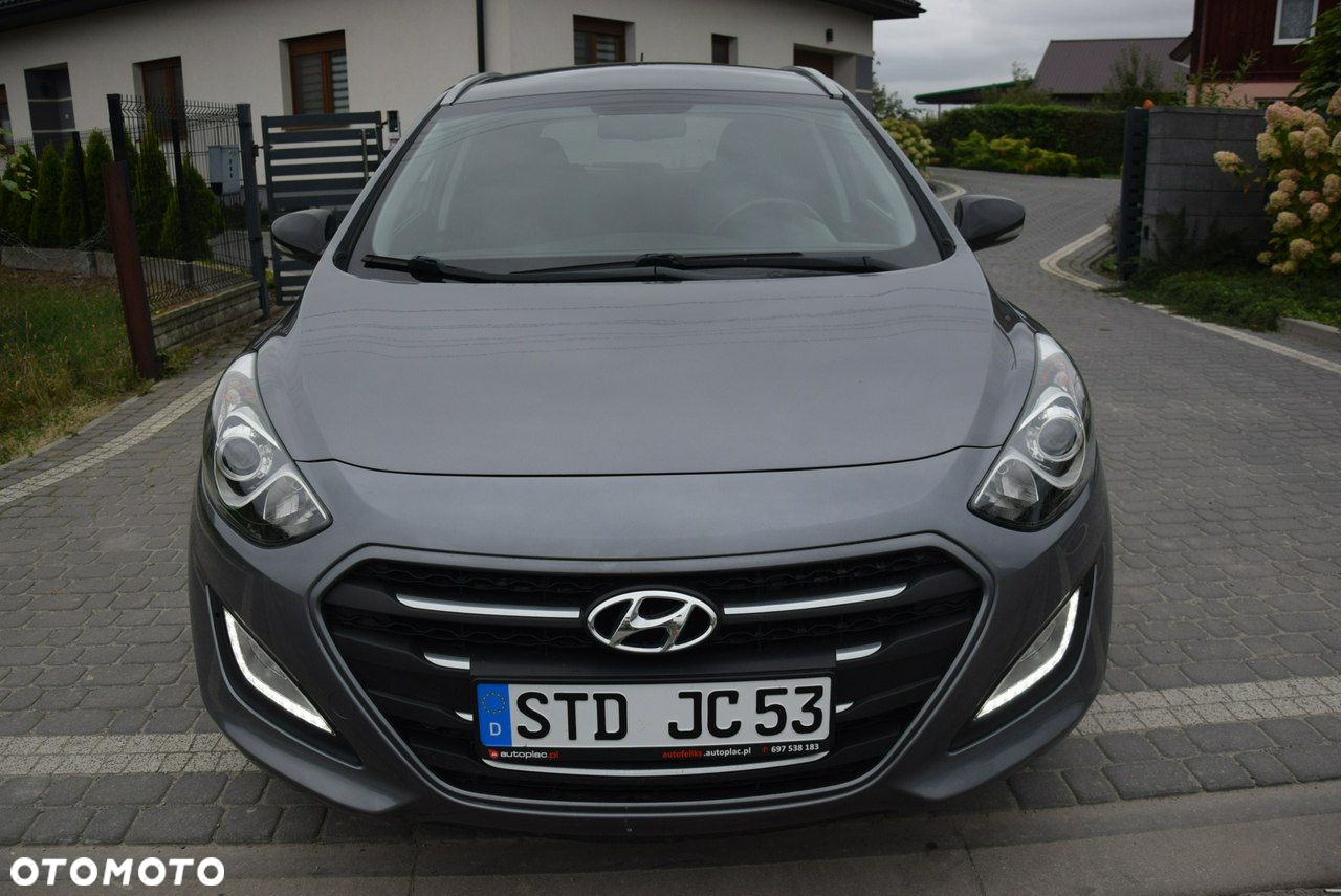Hyundai i30 blue 1.6 CRDi YES Gold - 6