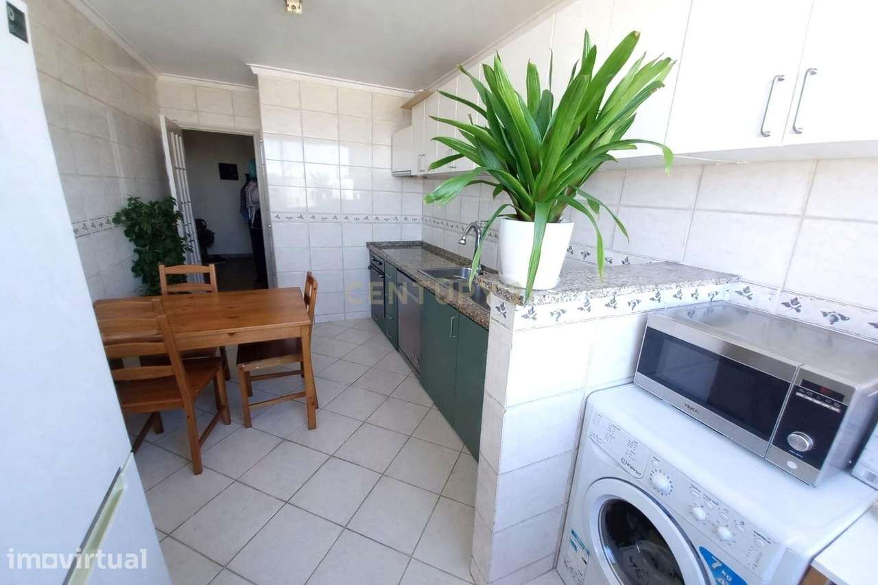 Apartamento T2 com varanda e lugar de estacionamento - Santa Maria da - Grande imagem: 5/16
