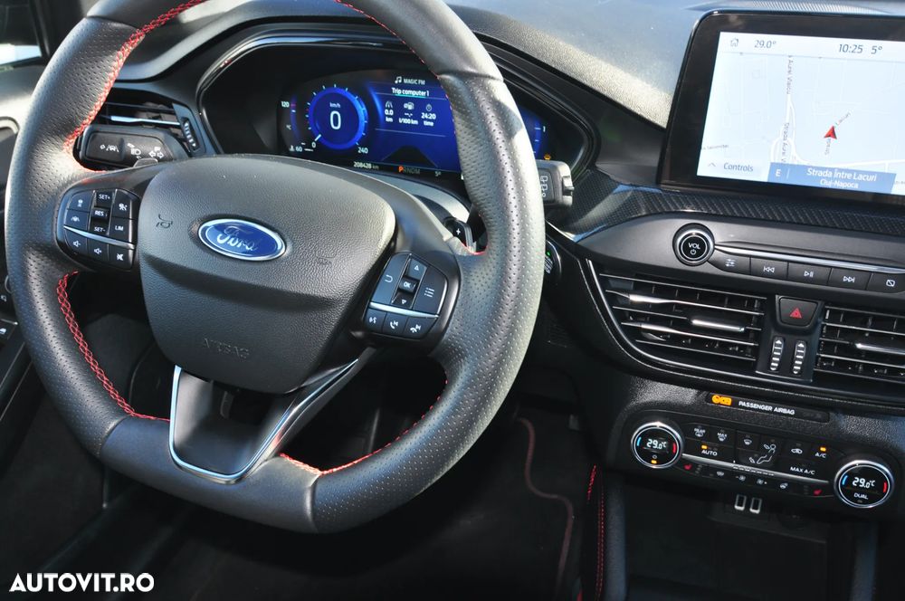 Ford Focus 1.5 EcoBoost ST Line Business - 16