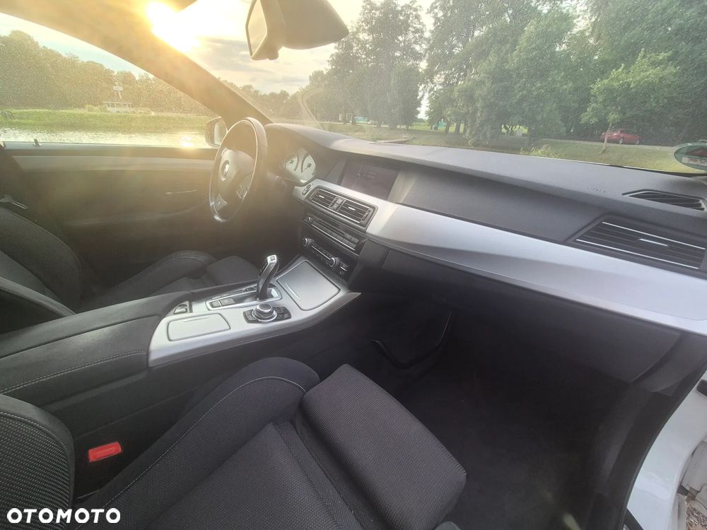 BMW Seria 5 530d xDrive - 7