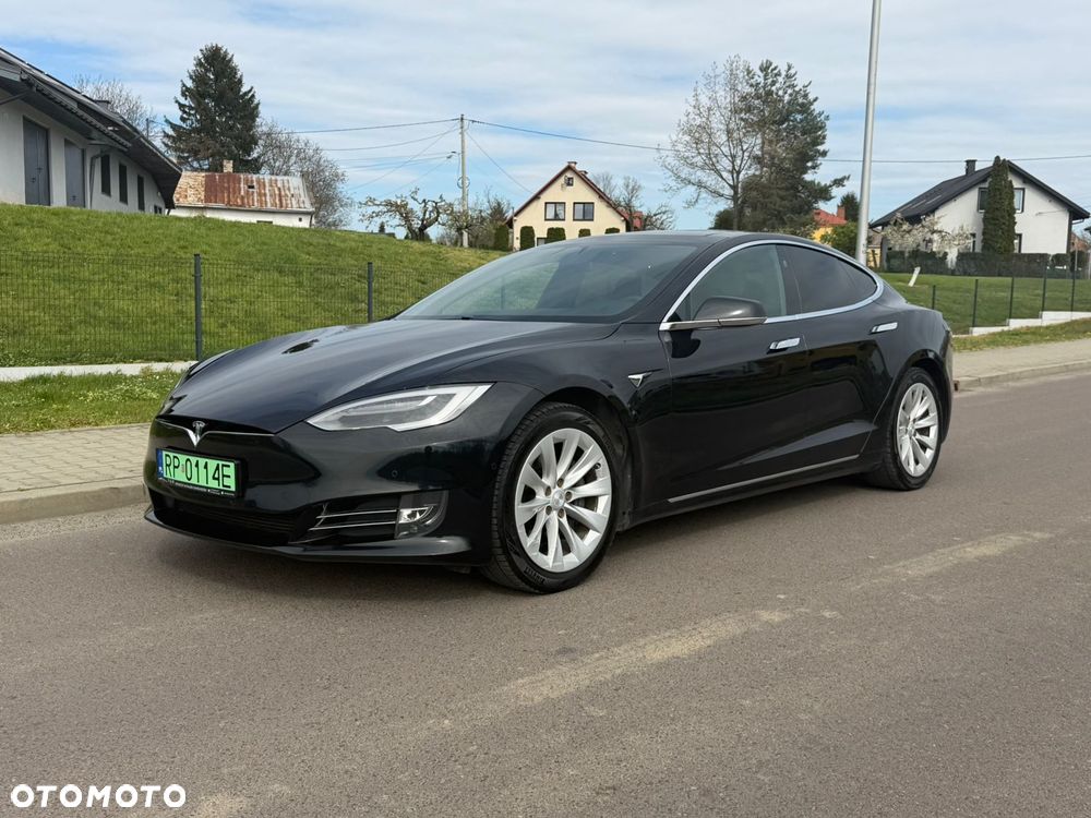Tesla Model S - 1
