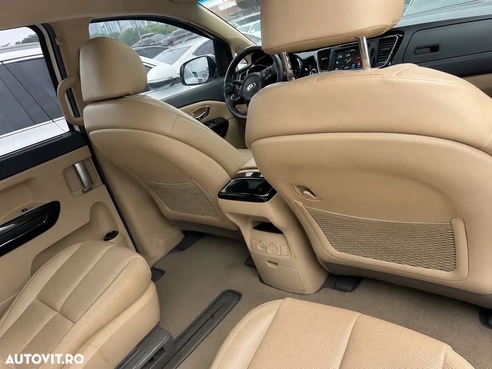 Kia Carnival - 13