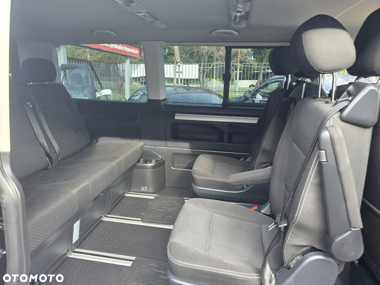 Volkswagen Multivan - 25