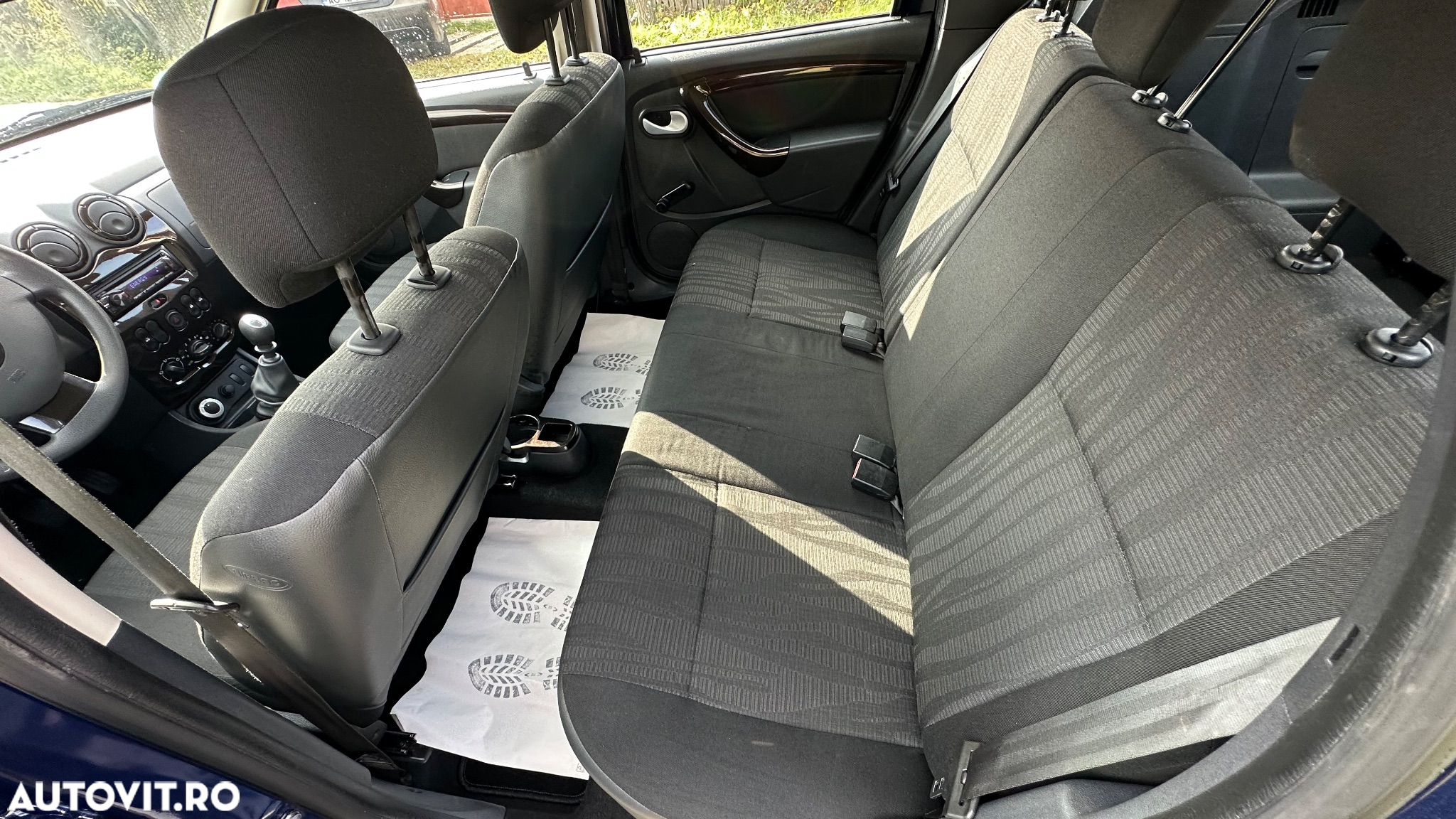 Dacia Duster 1.6 4x4 Laureate - 19