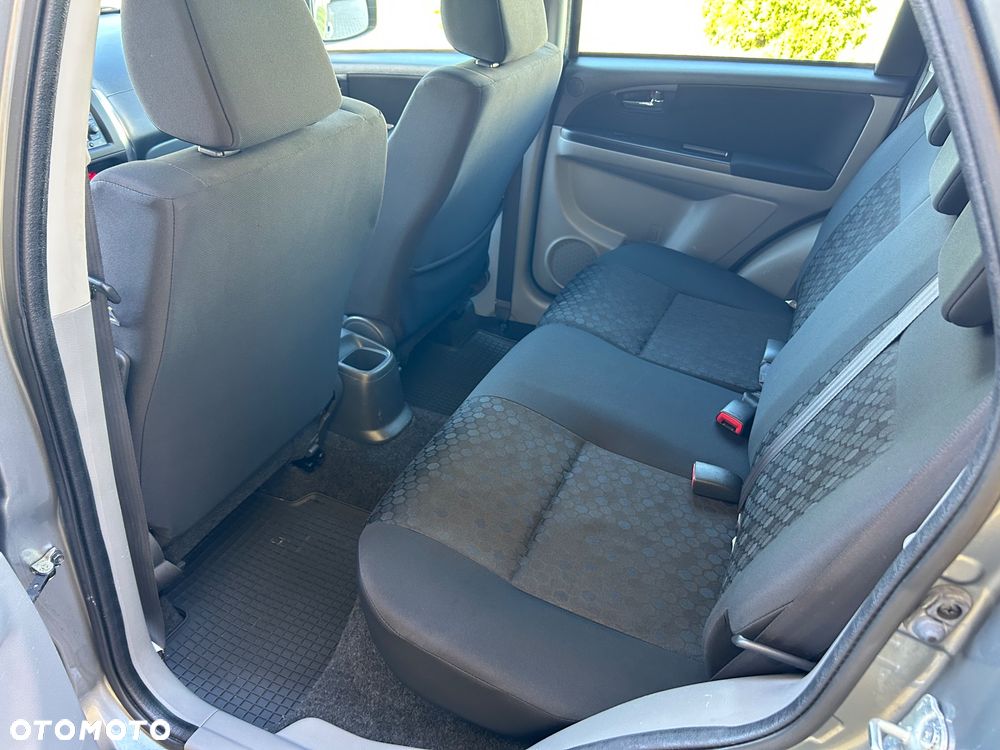 Suzuki SX4 2.0 DDiS 4x4 Style - 9