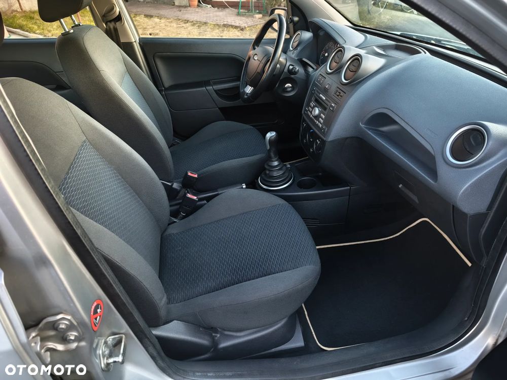 Ford Fiesta 1.3 Ghia - 13