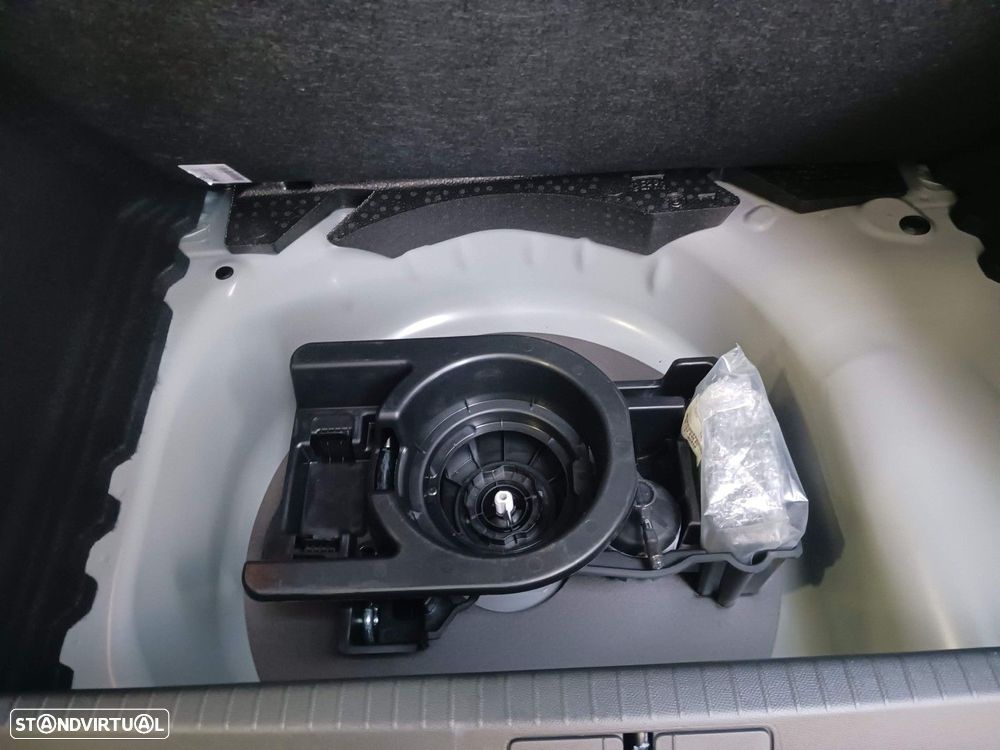 Peugeot 208 1.2 Hybrid Allure e-DCS6 - 34