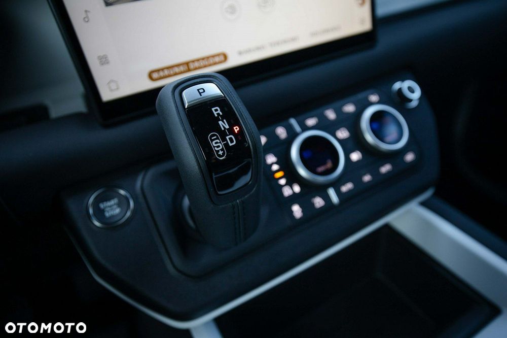 Land Rover Defender - 23