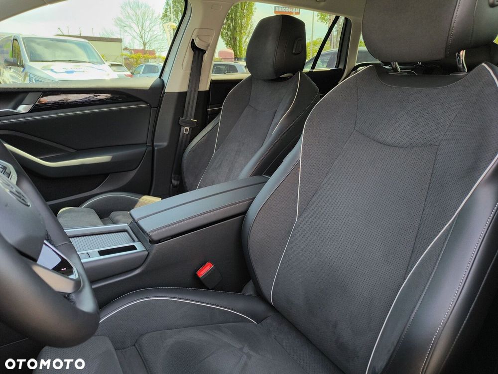 Volkswagen Passat - 11